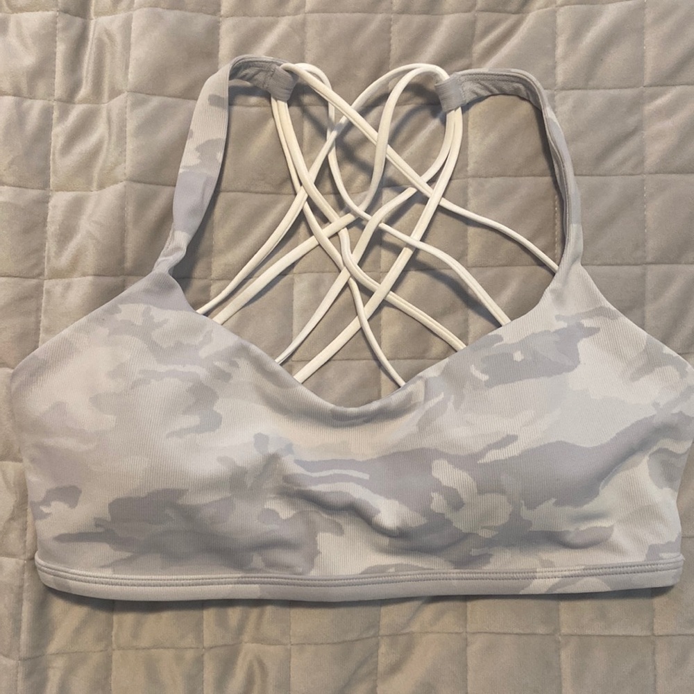 NWOT LULULEMON CAMO SPORTS BRA